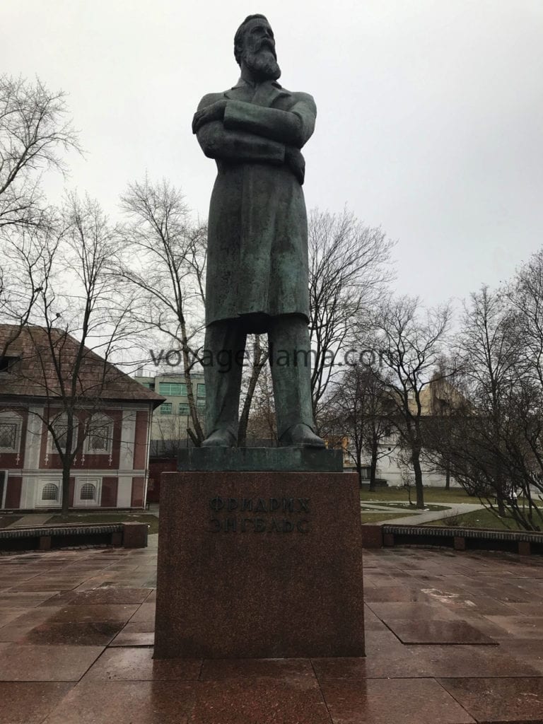 voyageLlama, moscow, russia, engels