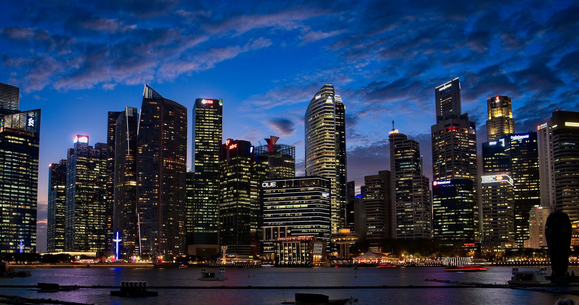 photography of city during dusk